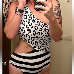 RETRO STAGE BLACK 1980S ONE-SHOULDER HOLLOW SKULL STRIPE SWIMSUIT